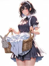 洗濯籠を持つメイドな紅夜さんと遊んでいる子うさぎ