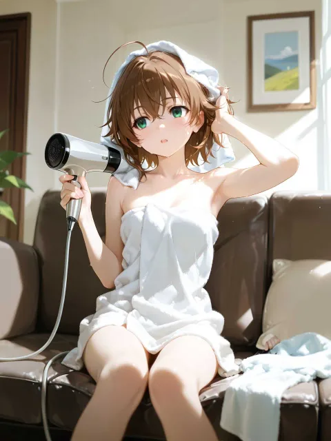 リビングのソファに座り髪を乾かしている女の子 - タオル一枚