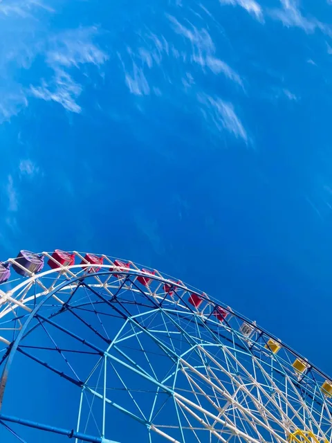 見上げた空に
