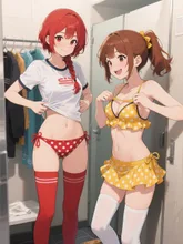双子と水玉模様の水着