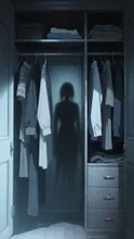 クローゼットの中から現れる影