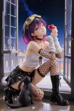 夜の窓辺でキャミ姿のハートアクション…パンク娘と黒ニャンコ…フィギュア…紫