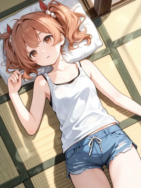 タンクトップとホットパンツの女の子、ツインテール