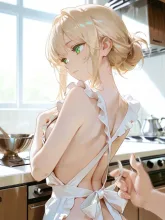 「どう？、、エプロン新調してみたのよ♡」