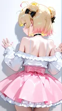 黄色ちゃんお背中、お団子ヘアー