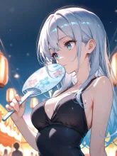 うちわと夏の女性
