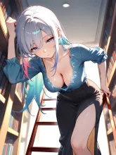 その人は前かがみに尋ねる