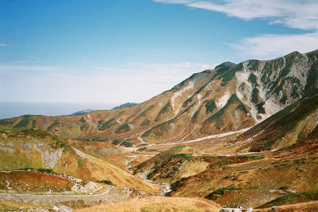 立山(室堂平:標高2450メートル付近)の紅葉 2026