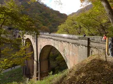 碓氷第三橋梁(めがね橋)の紅葉 2026