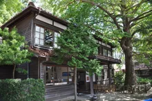 深田久弥山の文化館の黄葉 2026