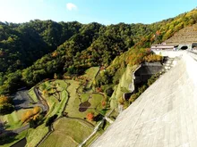 定山渓ダム下流園地の紅葉 2026
