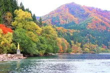田沢湖の紅葉 2026