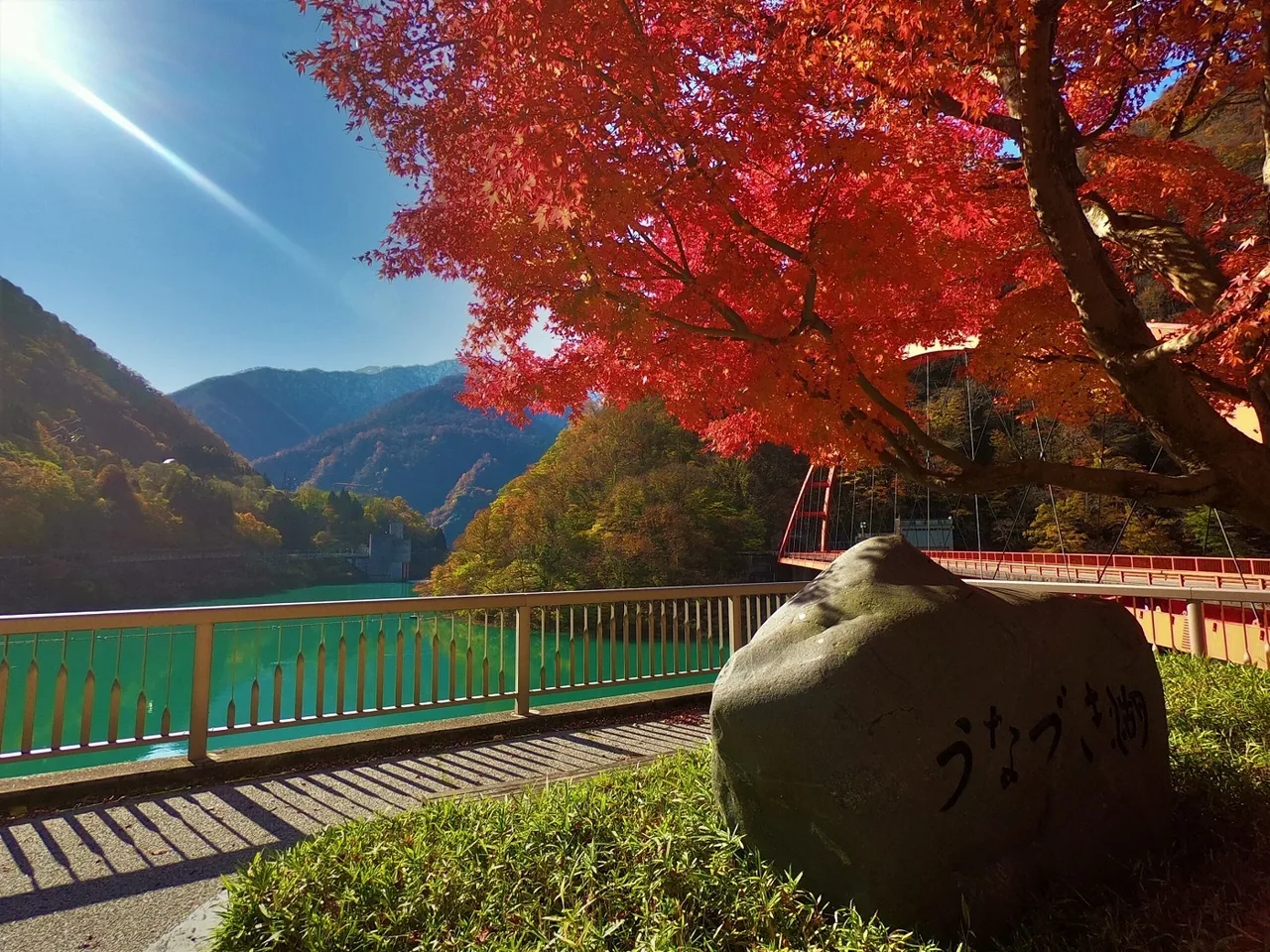宇奈月温泉街の紅葉 2026